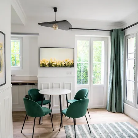 Cosy And Calm With A Terrasse In Montmartre * Parigi